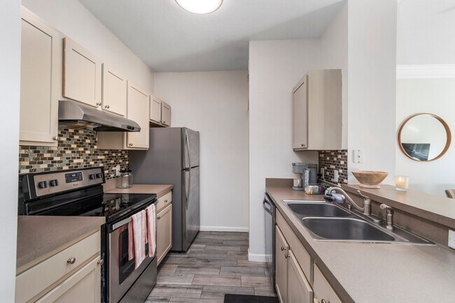 Fully Equipped Kitchen - 4207 S Dale Mabry Hwy Unit Short term