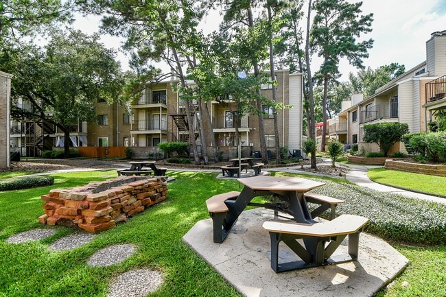 Building Photo - 3500 Tangle Brush Dr Unit 14