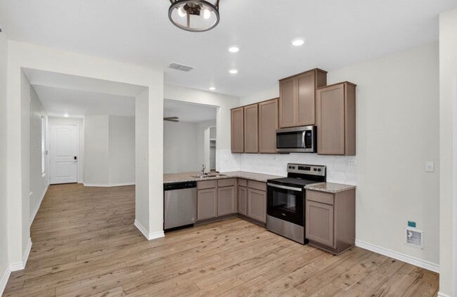 Photo - 223 W Granite Shrs Dr
