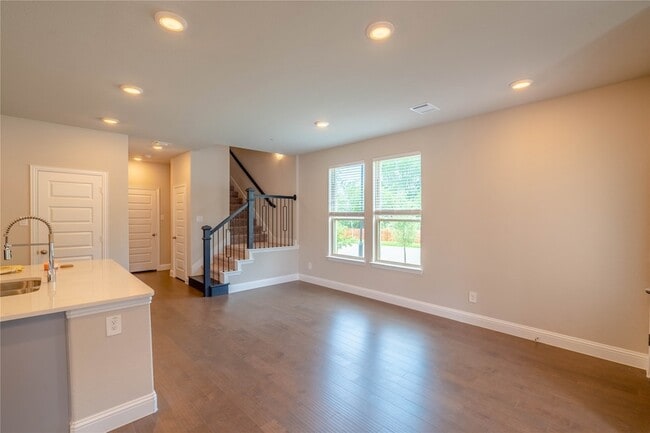 Photo - 7800 Manilla Dr