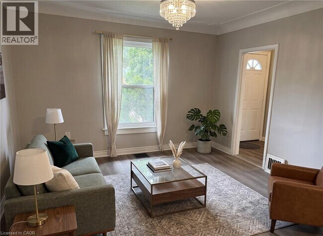 Photo - 24 E 25th St