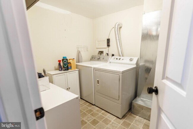 Photo - 276 Parker Ave