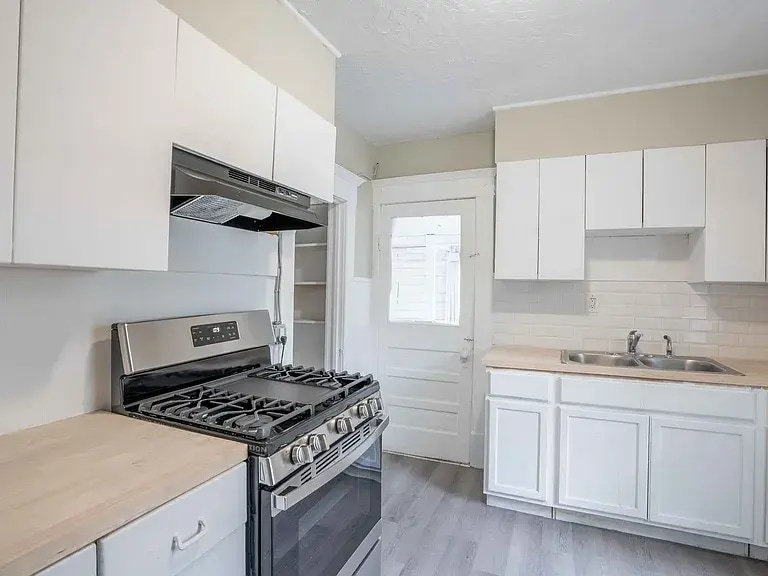 Photo - 1315 S Carson Ave Apartment