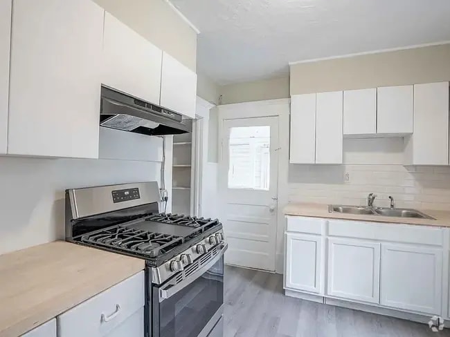 Building Photo - 1315 S Carson Ave Rental