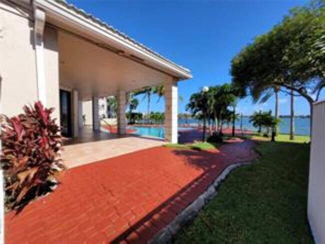 Photo - 2881 N Oakland Forest Dr Unit 310