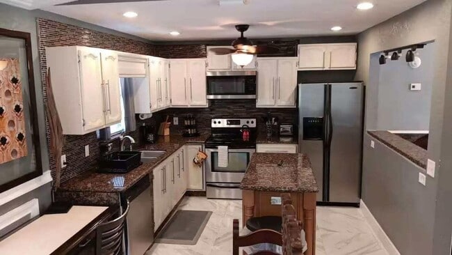 Photo - 2900 Avenue H E
