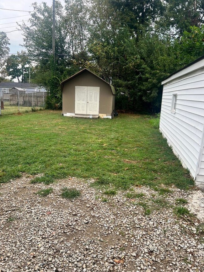 1015 W Indian Trail