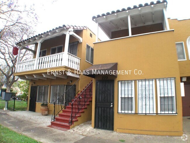 Building Photo - 229 W 20th St Rental