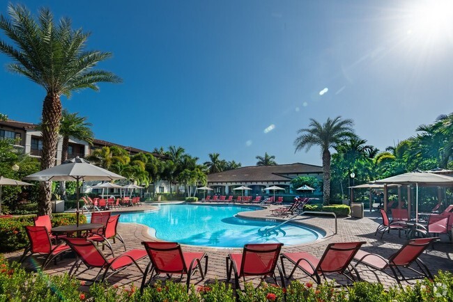 Resort-Style Pool with tanning chairs - The Park at Kendall Rental