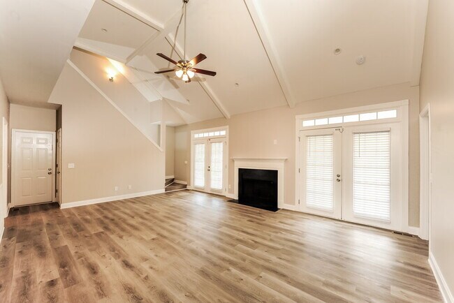 Photo - 240 Hardwood Ct