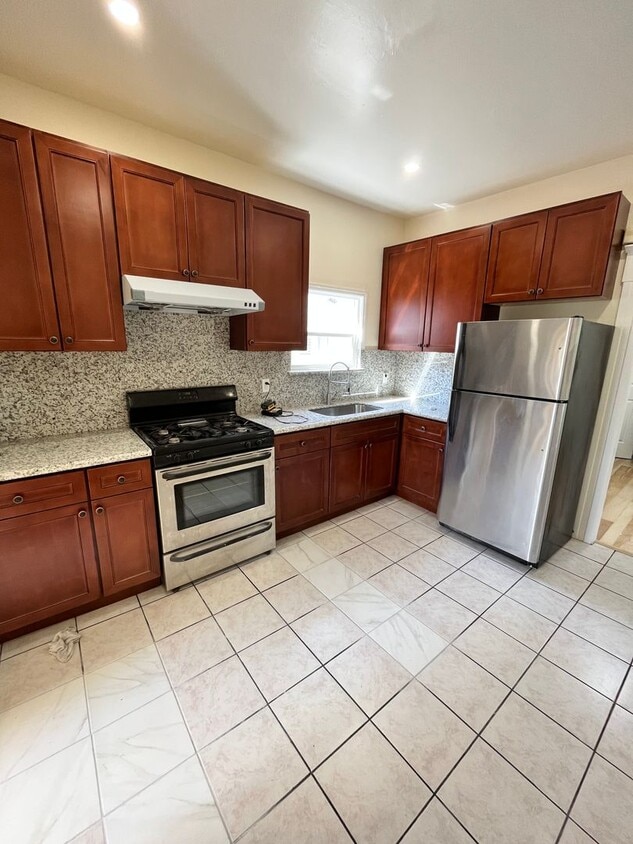 1025-1027 E 17th Street - 1025-1027 E 17th Street