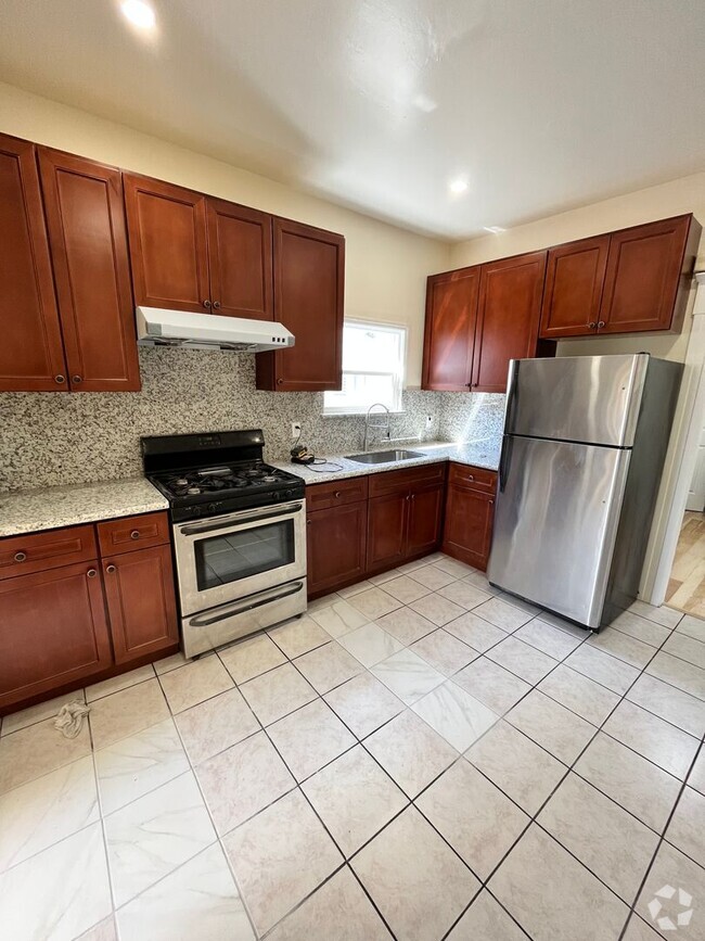 Building Photo - 1025-1027 E 17th Street Unit 1027 Rental