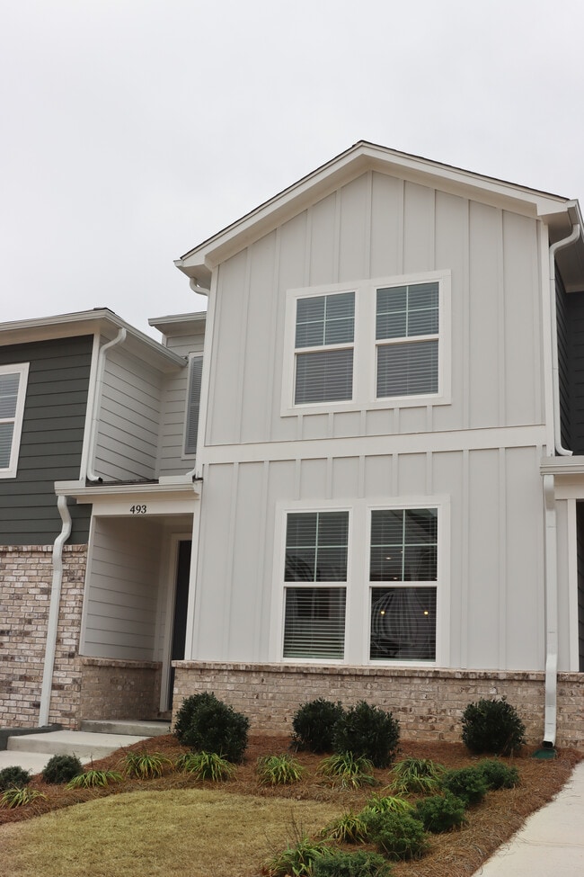 Building Photo - 493 Crown Dr