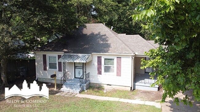 Photo - 837 Homer St