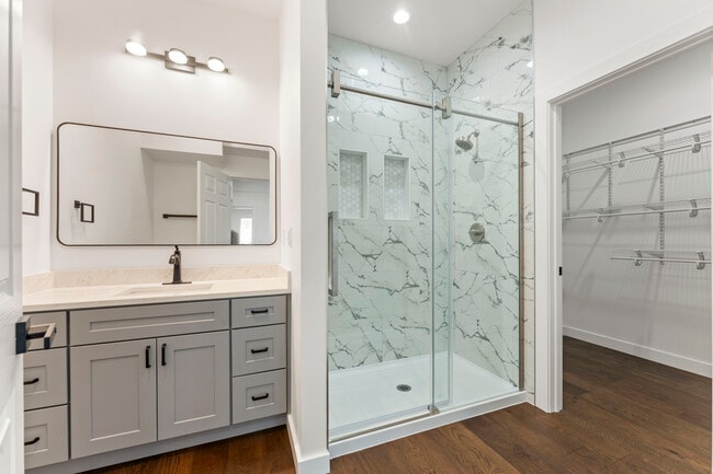 Photo - 413 S Trade St