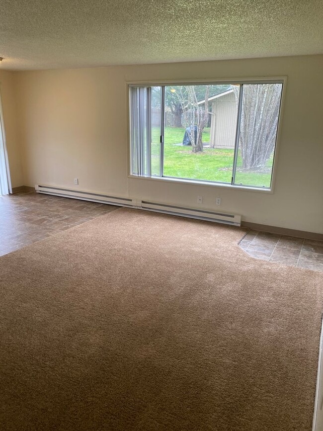 Photo - (473) Walnut Duplex - 2 Bedroom / 1 Bathroom Unit 563