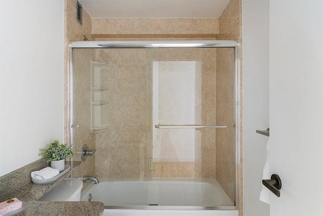 Building Photo - 42 8th St Unit 4210