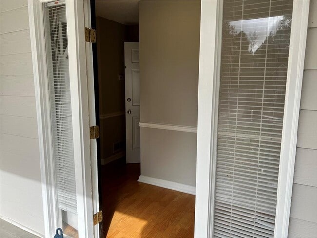 Photo - 612 Sutton Way SW