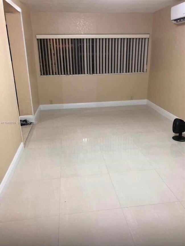 Photo - 411 W 31st Pl Unit 1