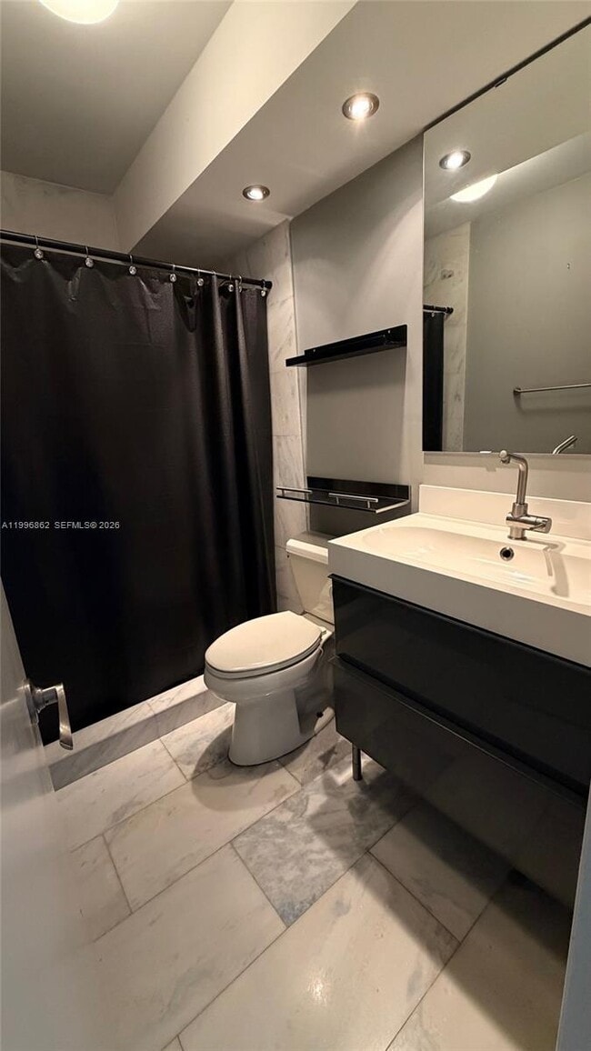 Building Photo - 3201 NE 14th Street Causeway Unit 304