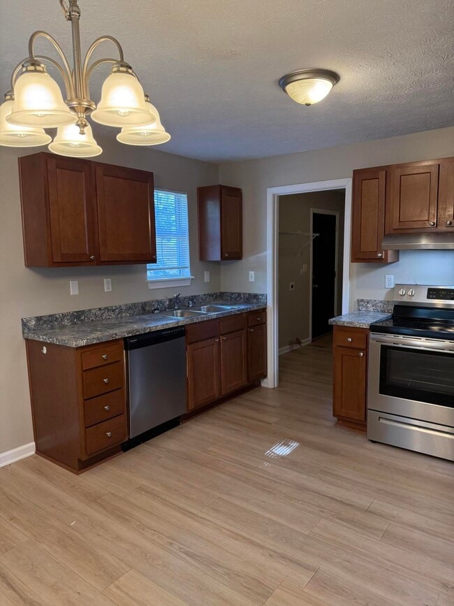 Photo - 297 Young St