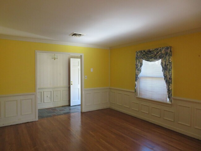 Photo - Colonial Heights