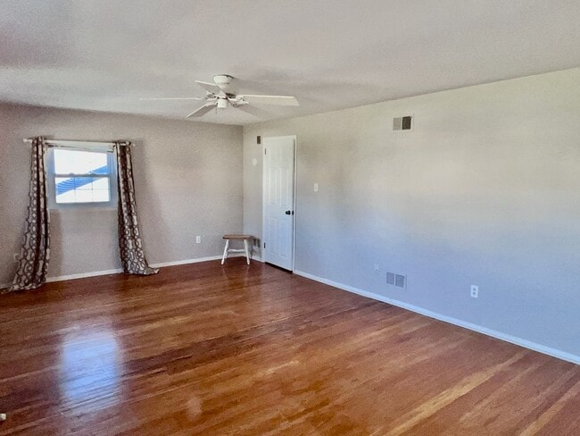 Photo - 918 Rockwell Rd