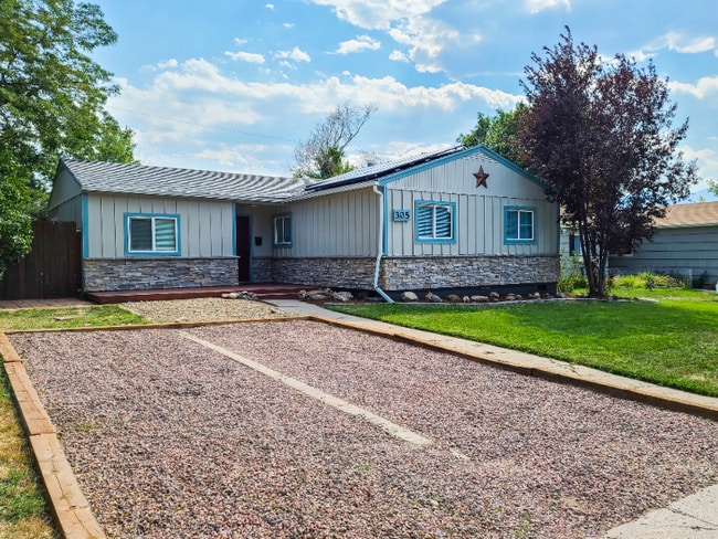 Building Photo - 305 Redwood Dr