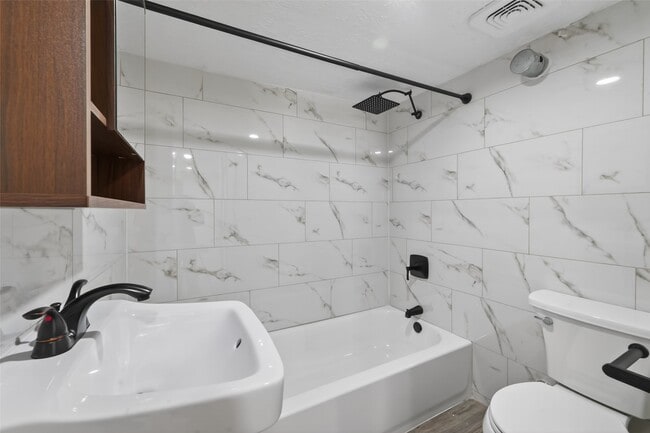 Photo - 2118 Webster St