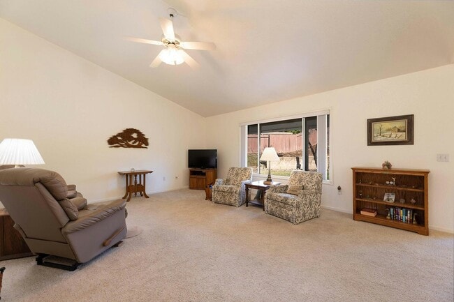 1607 Longwood Dr