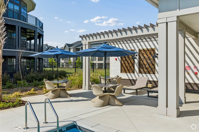 Resort-Style Pool & Sun Deck