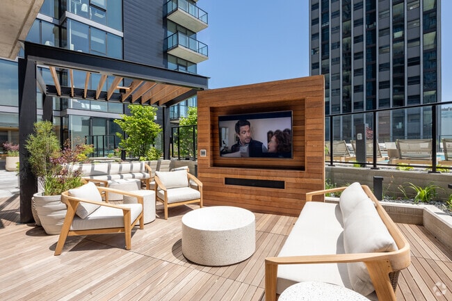 4th floor pool deck