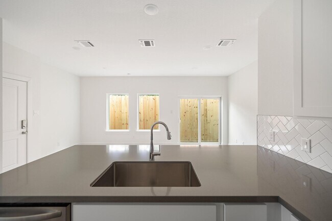 Photo - 831 Paul Quinn St Unit B