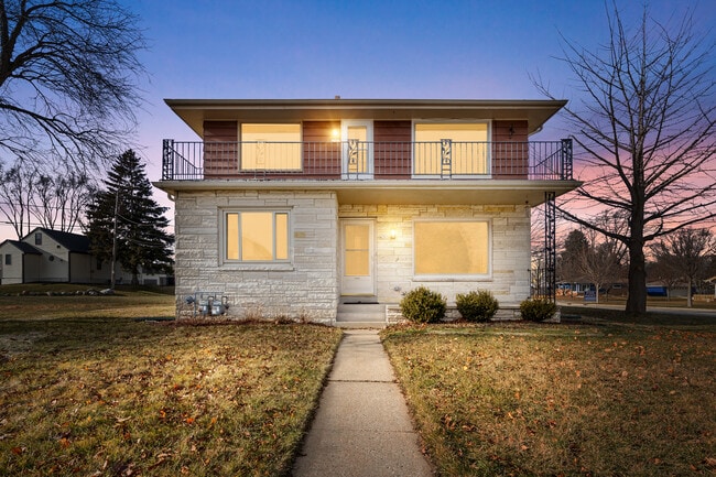 Photo - 4305 S Iowa Ave