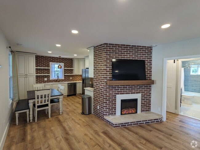 Building Photo - 29 Woodrow Ave Unit 1 Rental