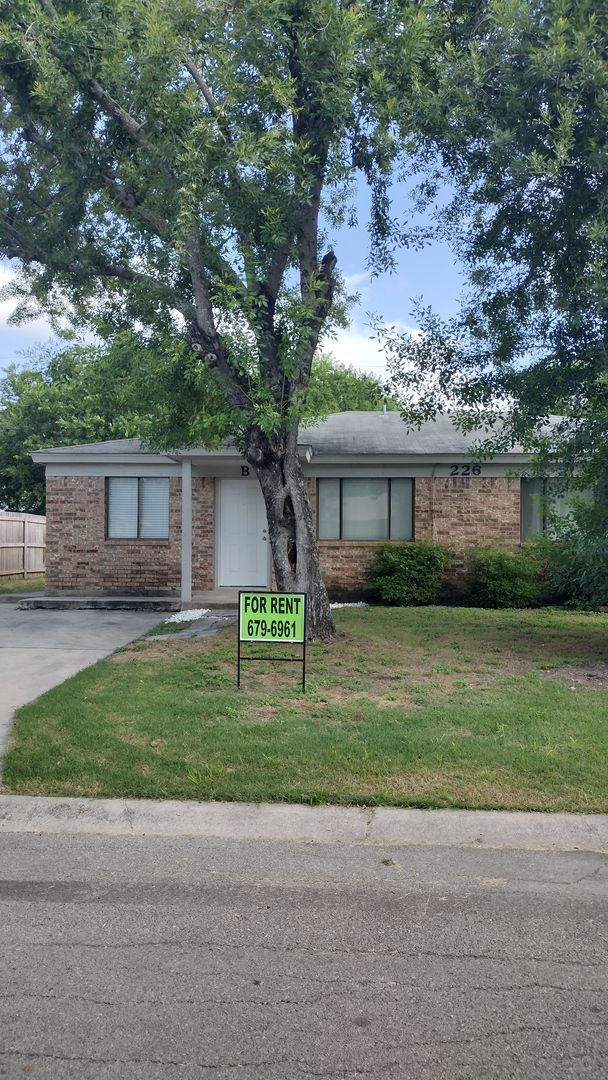 Building Photo - 226 Redbud Ln Unit 226 Redbud Lane,  B