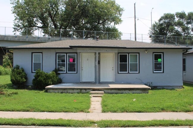 Building Photo - 1319 S 29th St Rental
