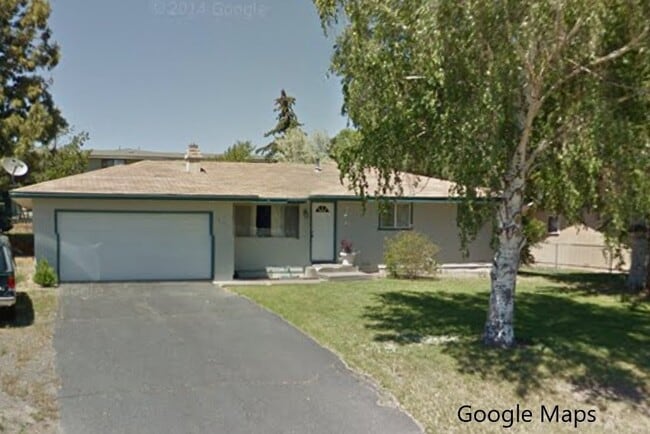 Building Photo - 3 Bedroom 2 Bath house