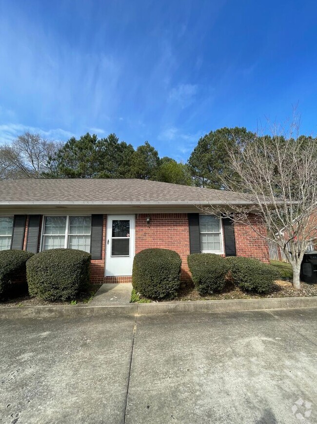 Building Photo - 1313 &amp; 1315 Avenue C SE Unit 1313 Avenue C SE Rental