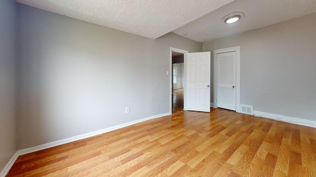 Photo - 888 Rondel Rd