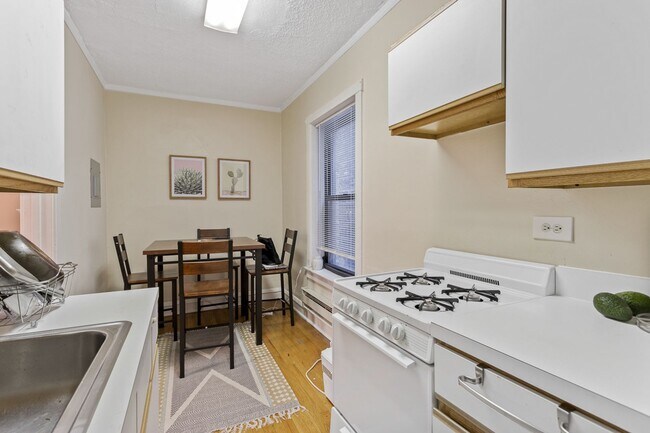 Photo - 2233 N Bissell St Unit 1E