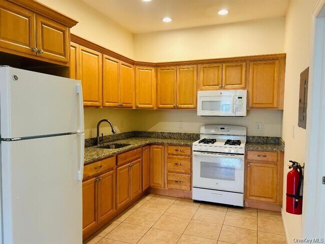 Building Photo - 16 Schneider Ave Unit 1