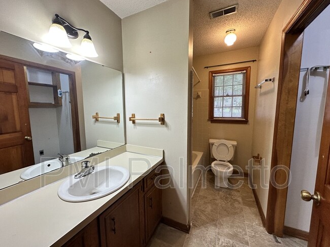 Photo - 824 N Royal Tower Dr
