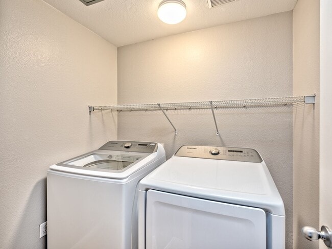 Building Photo - 7701 W Robindale Rd