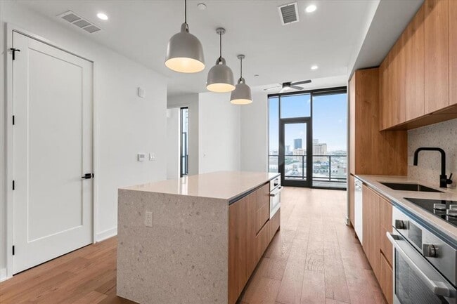 Building Photo - 84 East Ave Unit 1202