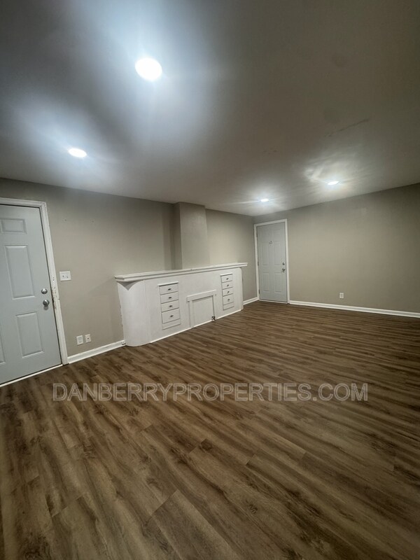 Photo - 220 N Main St