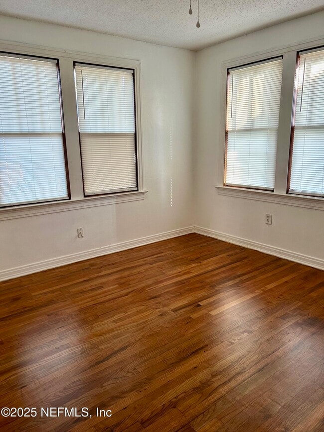 Photo - 5038 Blackburn St