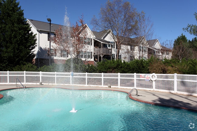 Carlyle Place Apartments