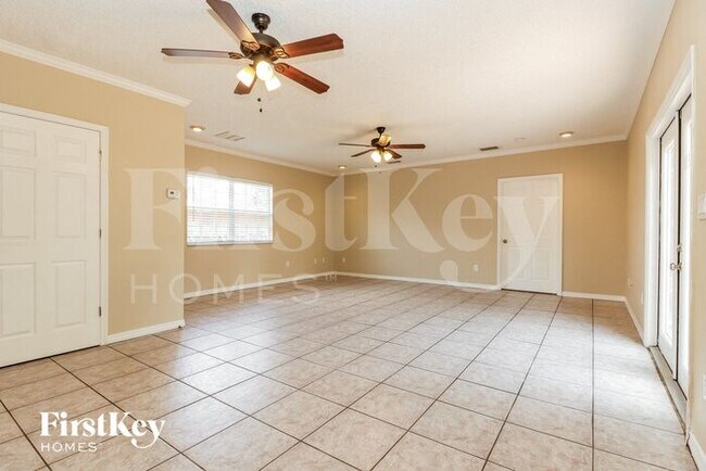 Photo - 521 65th St N