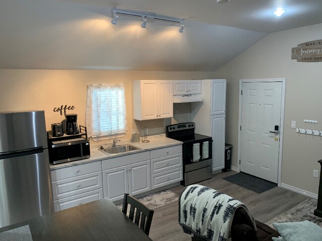 Photo - 3670 Wren St